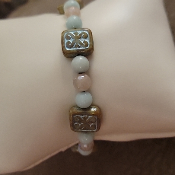 HANDMADE Rose Quartz Jade Floral Czech Glass Beaded Horse Charm Bracelet - Picture 5 of 6